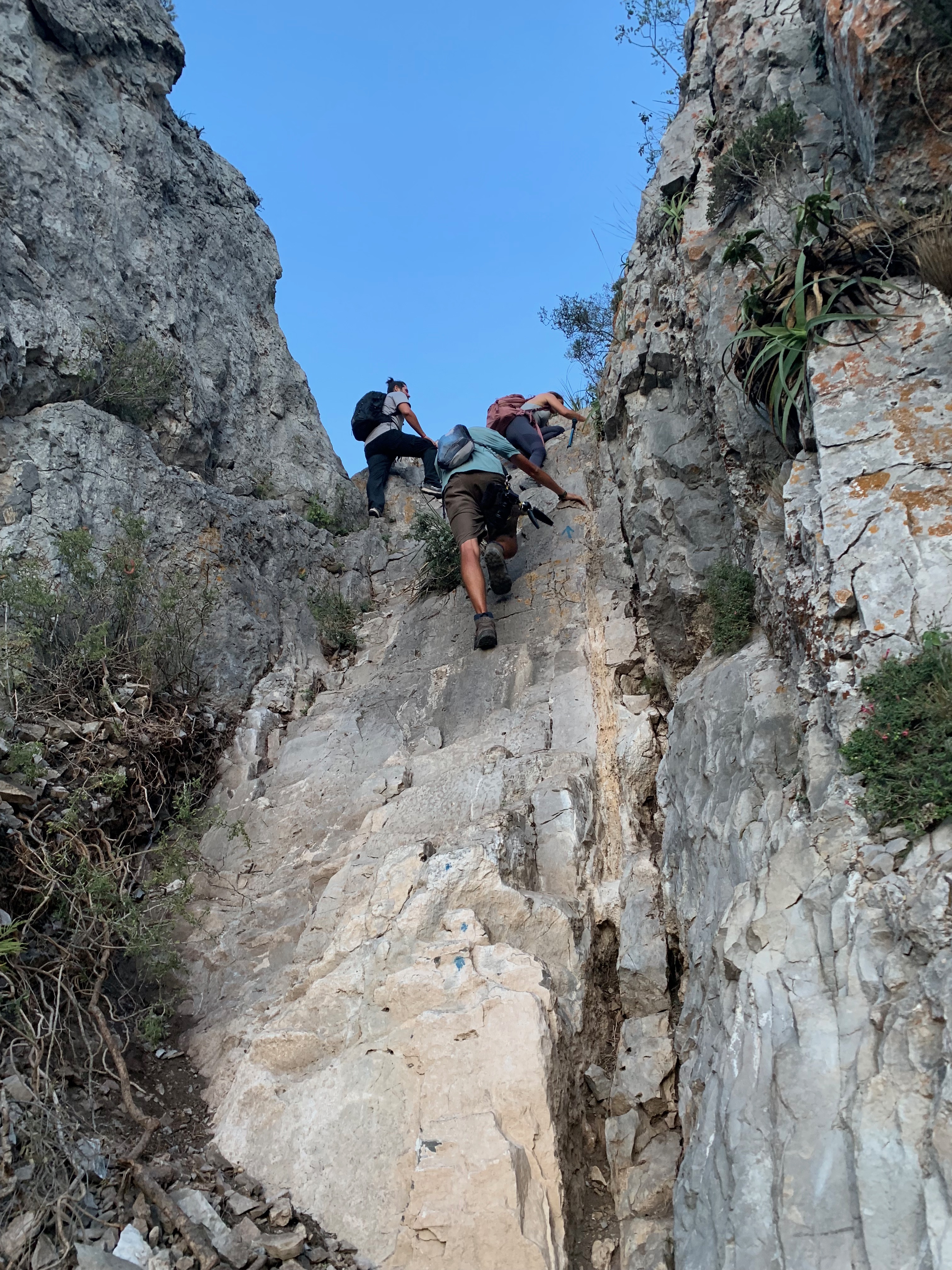 Practico deporte y busco un desafío que me lleve más lejos.