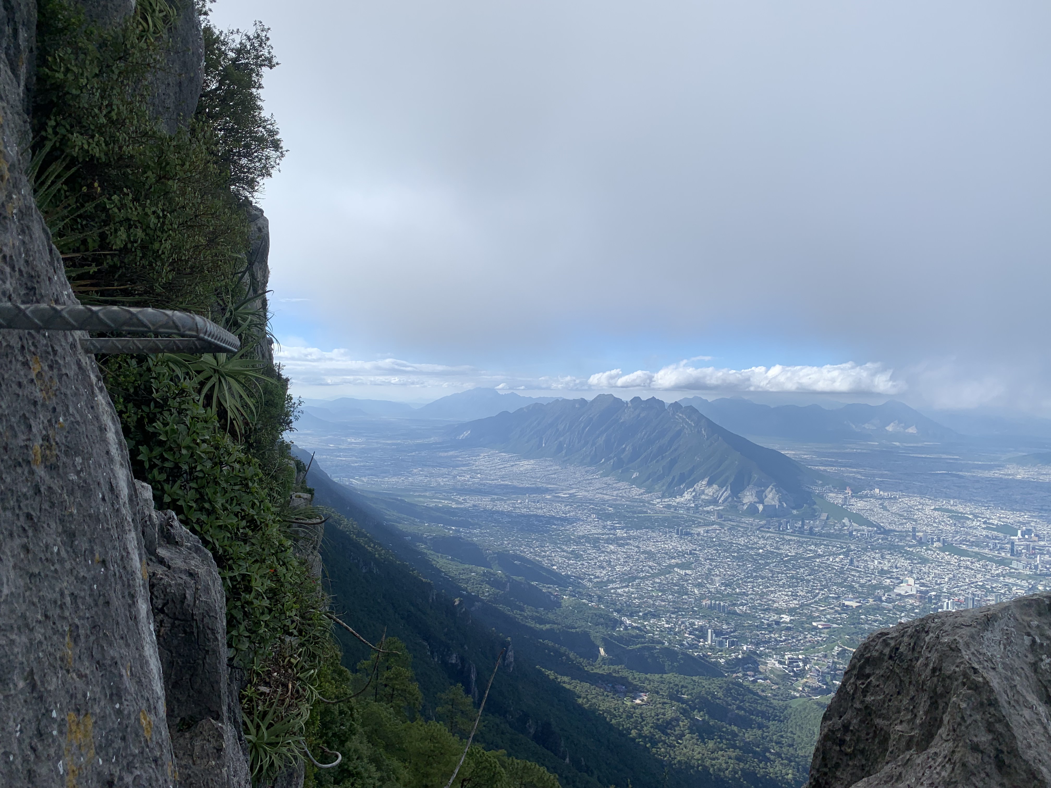 Copete de las Águilas: Escalada con Grapas Preinstaladas